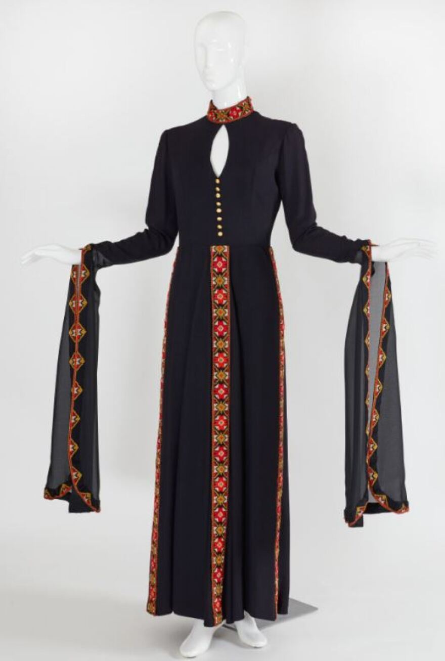 Νάνα Μούσχουρη: Σε δημοπρασία πάνω από 400 αντικείμενά της για καλό σκοπό - Δείτε βίντεο και φωτογραφίες