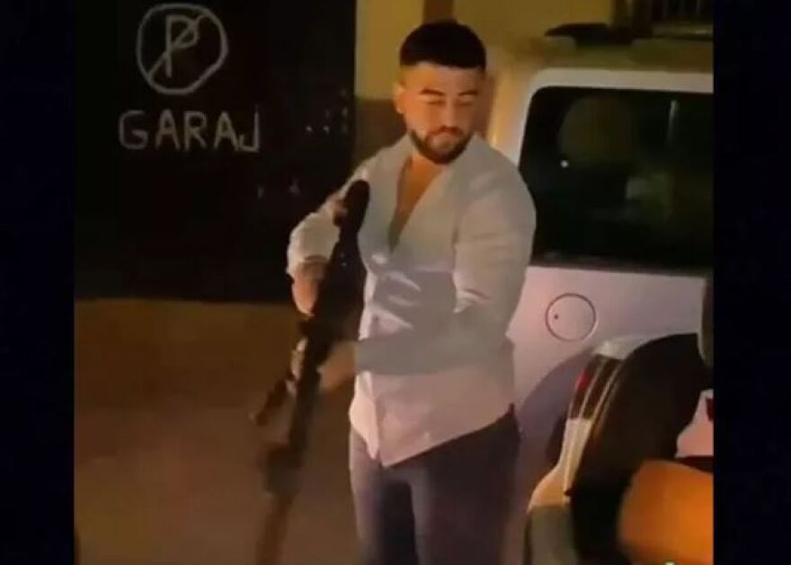 Τουρκία: 25χρονος σκότωσε στη μέση του δρόμου την πρώην σύζυγο και τον πεθερό του - Σκληρό βίντεο