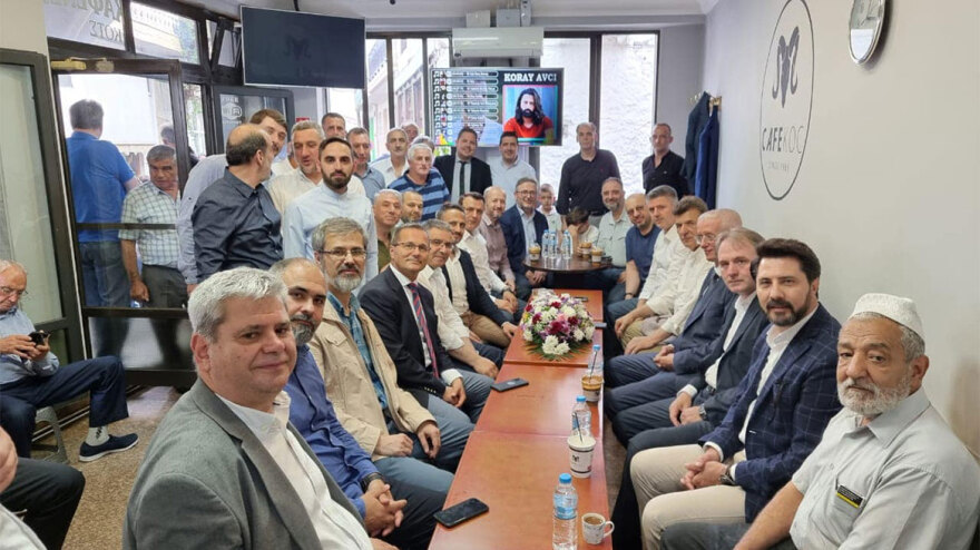 Εκλογές 2023, Χουσεΐν Ζεϊμπέκ: Ο υποψήφιος του ΣΥΡΙΖΑ φωτογραφήθηκε με πανό για «Τουρκική μειονότητα Δυτικής Θράκης»