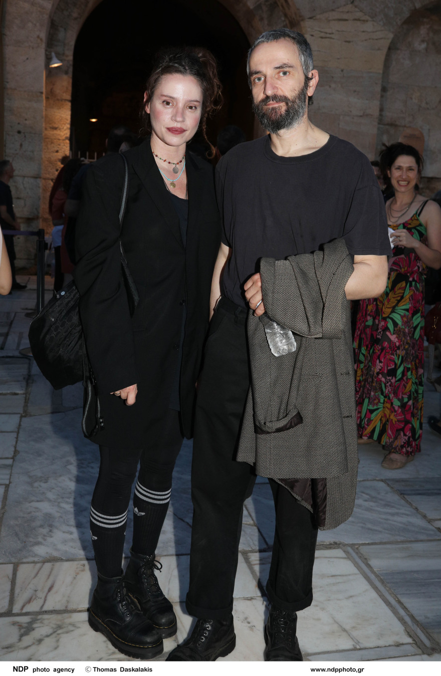 Άρης Σερβετάλης: Η σπάνια δημόσια εμφάνισή του με τη σύζυγό του, Έφη Μπίρμπα