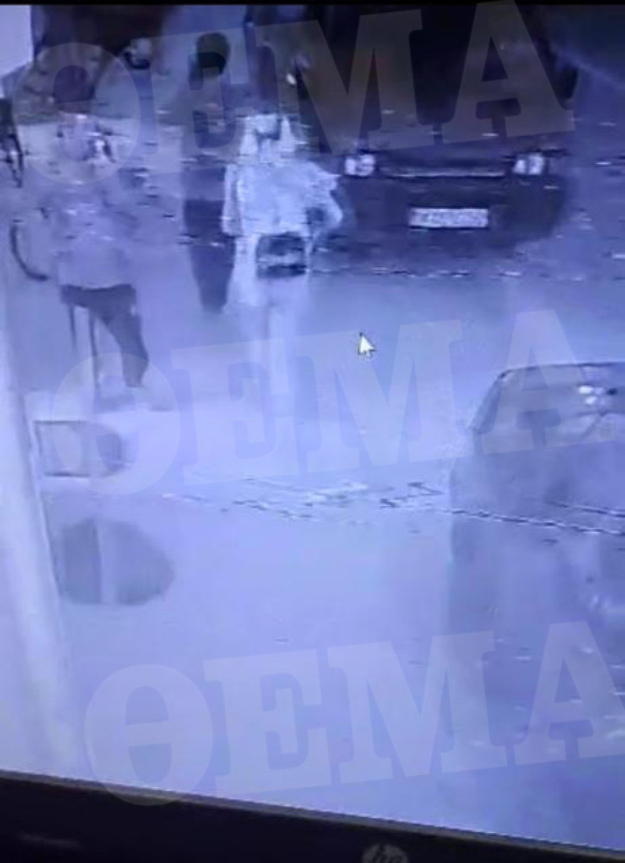 Κως: Η στιγμή που η Αναστάζια βγαίνει με τον Μπαγκλαντεσιανό από σούπερ μάρκετ - Δείτε φωτογραφίες