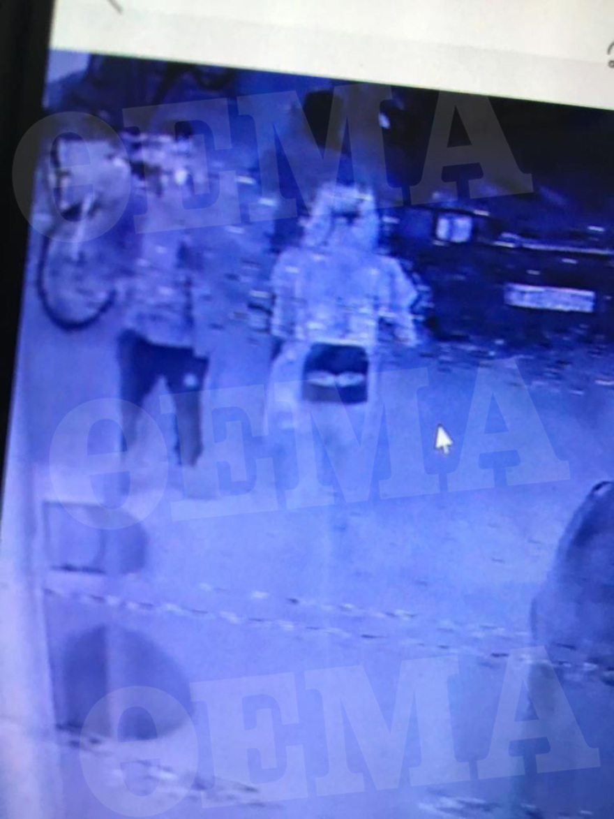 Κως: Η στιγμή που η Αναστάζια βγαίνει με τον Μπαγκλαντεσιανό από σούπερ μάρκετ - Δείτε φωτογραφίες