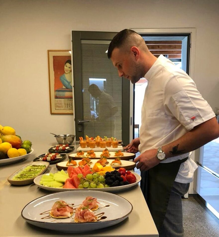 Ομπάμα: Τα μηνύματα που άφησαν στον σεφ που τους μαγείρεψε στην Αντίπαρο