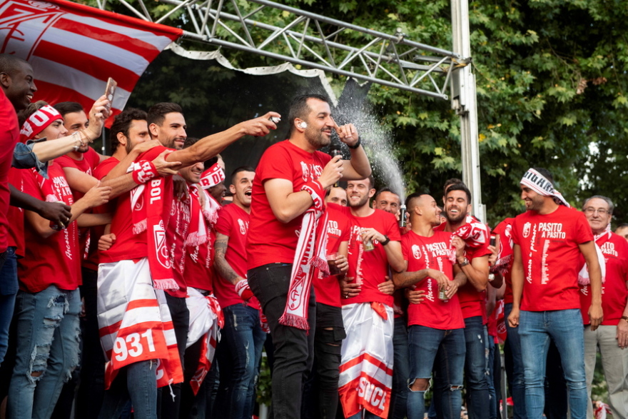 Ντιέγκο Μαρτίνεθ: Στα 42 του στον πάγκο του Ολυμπιακού - Η Σεβίλλη, η Γρανάδα και η λατρεία για τον Γκουαρδιόλα