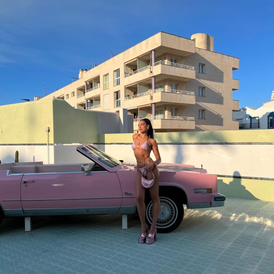 H Ντούα Λίπα στην πιο σέξι της φωτογράφιση... μέχρι σήμερα