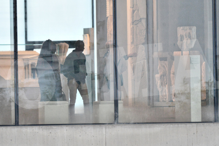 Νυχτερινή «πριβέ» ξενάγηση των Ομπάμα στο Μουσείο και τον Ιερό Βράχο της Ακρόπολης - Δείτε φωτογραφίες