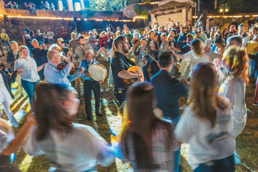 Κρίστοφερ Κινγκ: Από τα Grammy στην Κόνιτσα