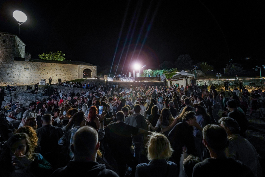 Κρίστοφερ Κινγκ: Από τα Grammy στην Κόνιτσα