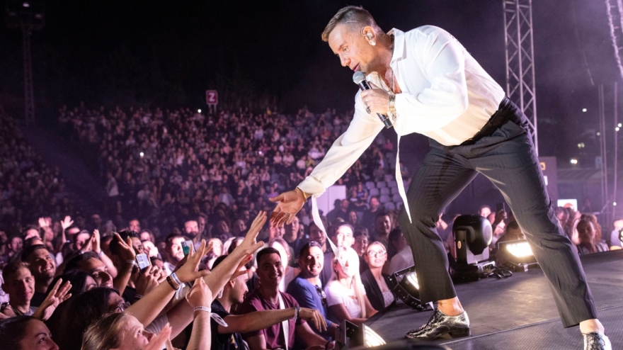 Γιώργος Μαζωνάκης: Η φωτογραφία με τους γονείς του από τη συναυλία του 