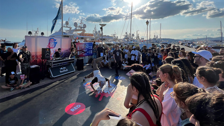 Στο Δημοτικό Θέατρο Πειραιά το Red Bull Dance Your Style 