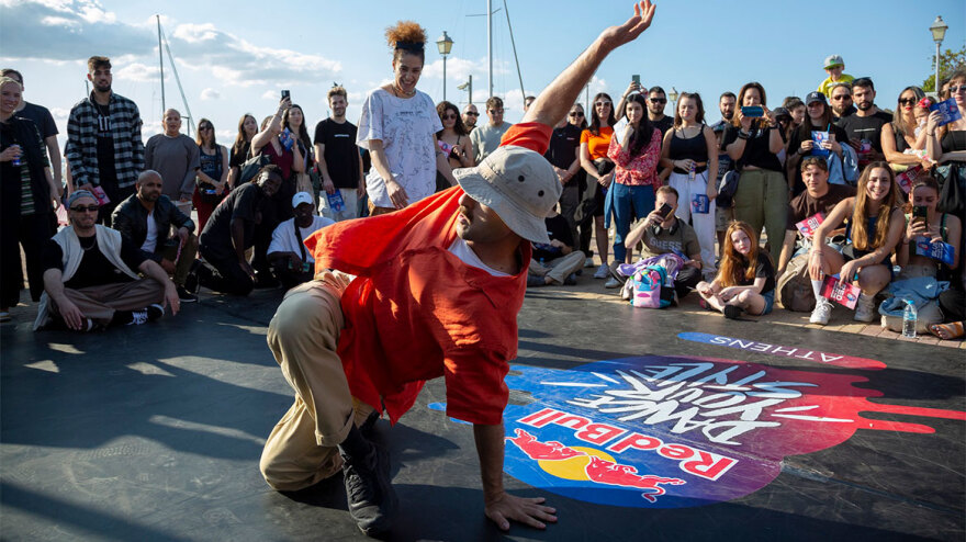 Στο Δημοτικό Θέατρο Πειραιά το Red Bull Dance Your Style 