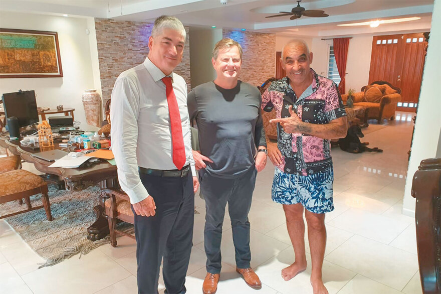 Άλκης Δαυίδ: Αντεπίθεση με... mess-too και αγωγή $100.000.000 