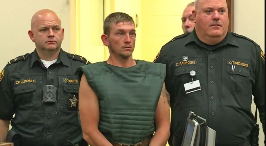 Φρίκη στο Οχάιο: Πατέρας έβαλε στη σειρά τα 3 αγοράκια του και τα εκτέλεσε - Δείτε τη σύλληψη λίγη ώρα μετά