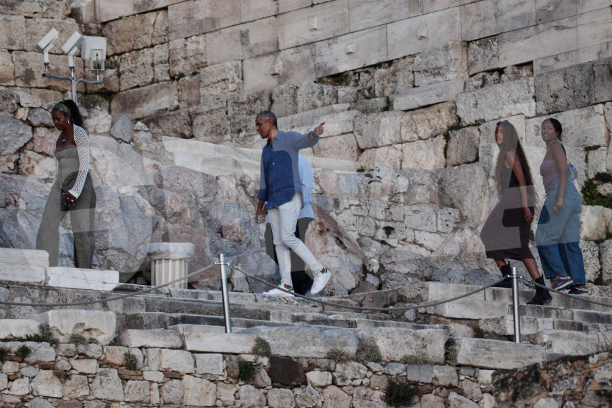 Νυχτερινή «πριβέ» ξενάγηση των Ομπάμα στο Μουσείο και τον Ιερό Βράχο της Ακρόπολης - Δείτε φωτογραφίες