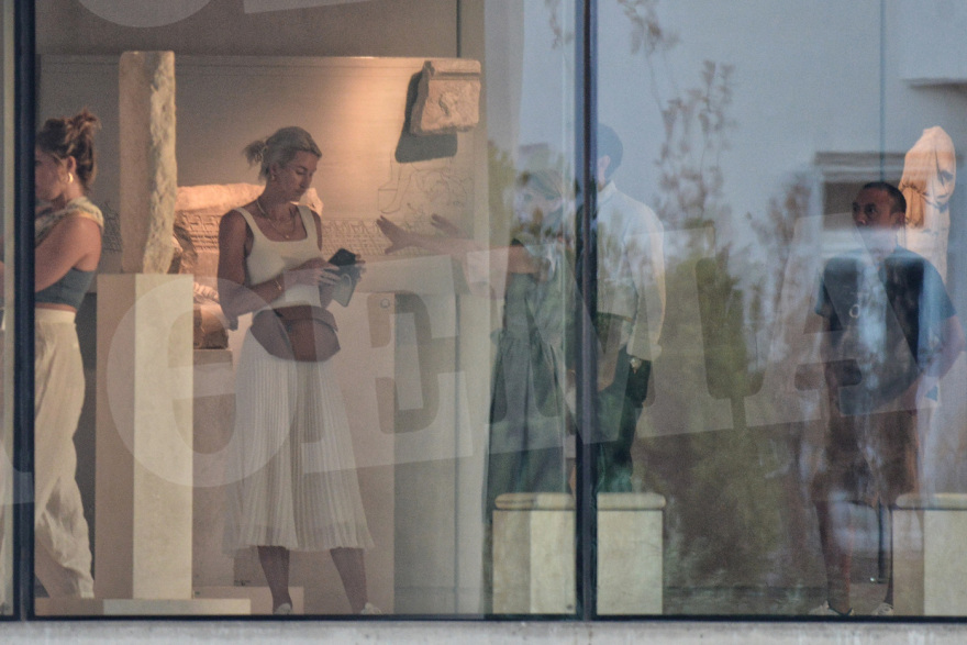 Νυχτερινή «πριβέ» ξενάγηση των Ομπάμα στο Μουσείο και τον Ιερό Βράχο της Ακρόπολης - Δείτε φωτογραφίες