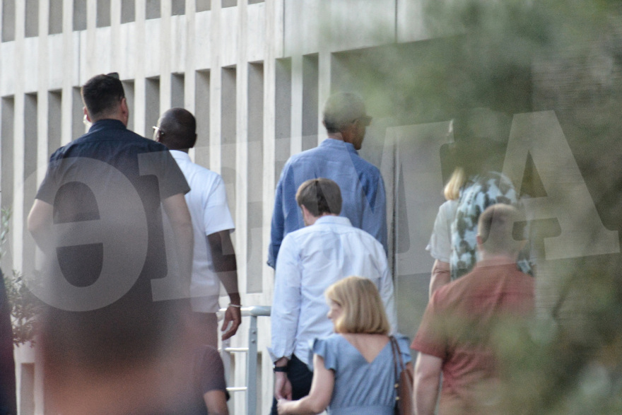 Νυχτερινή «πριβέ» ξενάγηση των Ομπάμα στο Μουσείο και τον Ιερό Βράχο της Ακρόπολης - Δείτε φωτογραφίες