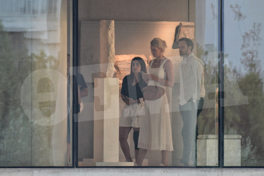 Νυχτερινή «πριβέ» ξενάγηση των Ομπάμα στο Μουσείο και τον Ιερό Βράχο της Ακρόπολης - Δείτε φωτογραφίες