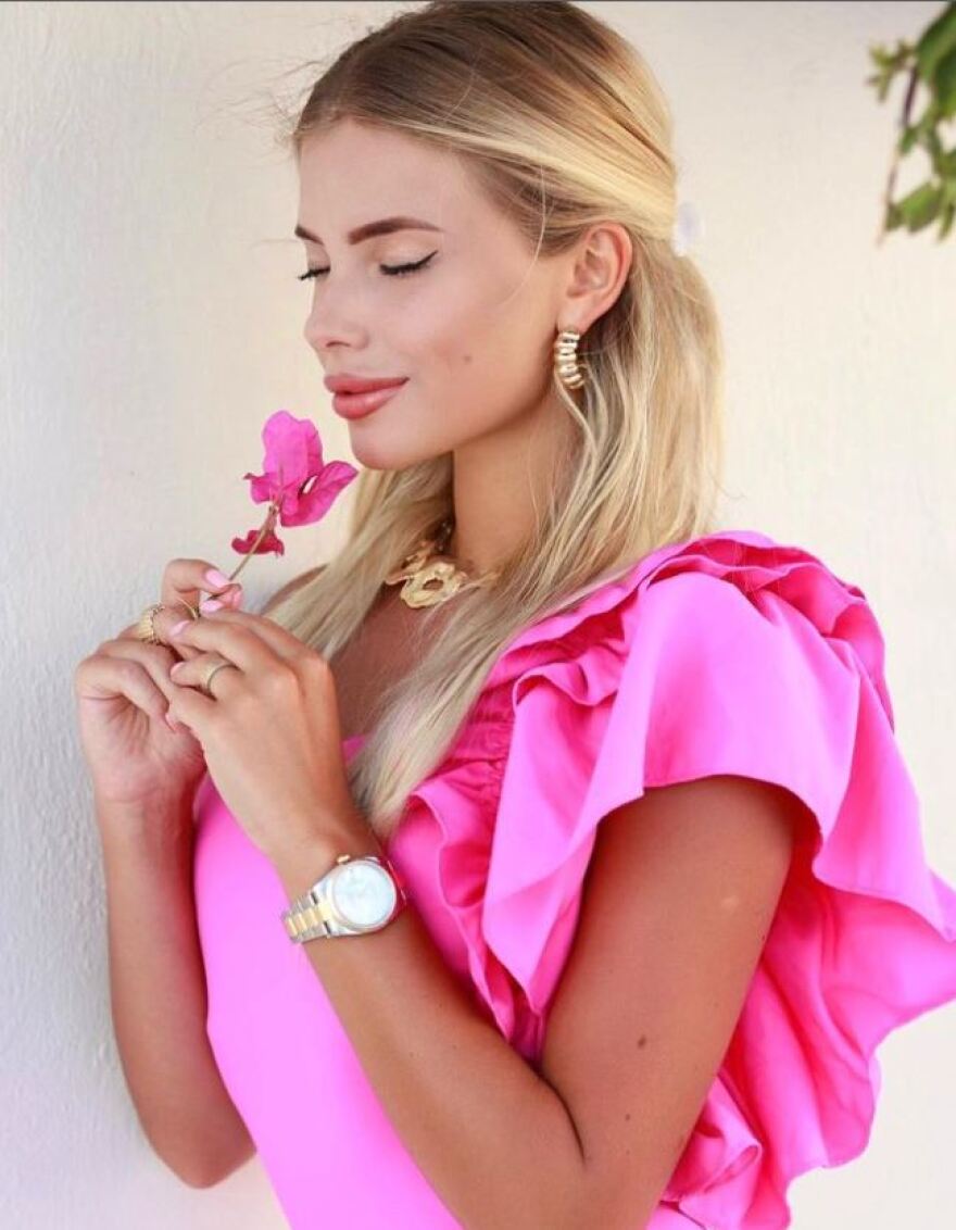 Ντάρια Μπόνταρ: Διακοπές στη Σαντορίνη για την πιο όμορφη αθλητικογράφο της Ουκρανίας 