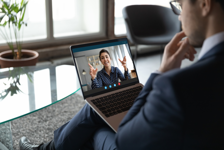 Video calls, ηλεκτρονικές αγορές και πορτοφόλι-τηλέφωνο: Οι συνήθειες που «κολλήσαμε» στην μετά Covid εποχή