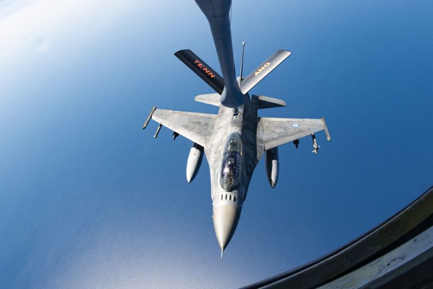 Ελληνικά F-16 εφοδιάζονται στον αέρα από αεροσκάφη της US Air Force - Δείτε βίντεο και φωτογραφίες
