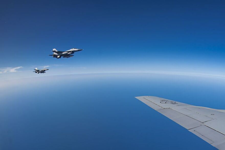 Ελληνικά F-16 εφοδιάζονται στον αέρα από αεροσκάφη της US Air Force - Δείτε βίντεο και φωτογραφίες