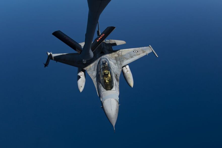 Ελληνικά F-16 εφοδιάζονται στον αέρα από αεροσκάφη της US Air Force - Δείτε βίντεο και φωτογραφίες