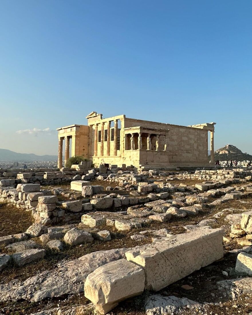 Ροσαλία: «Πλημμύρισε» το Instagram με φωτογραφίες της από την Ελλάδα - «Ελπίζω να επιστρέψω»