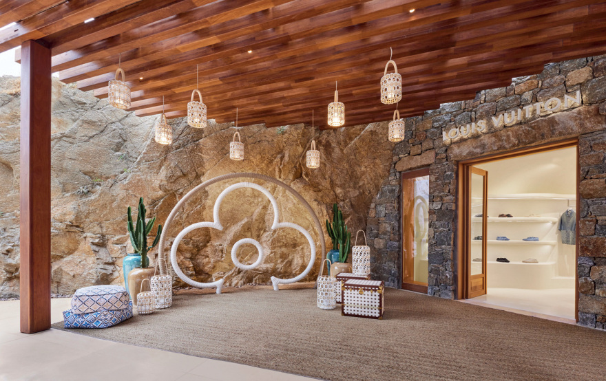 Louis Vuitton και «Zuma Mykonos»: All star συνεργασία στο Νησί των Ανέμων