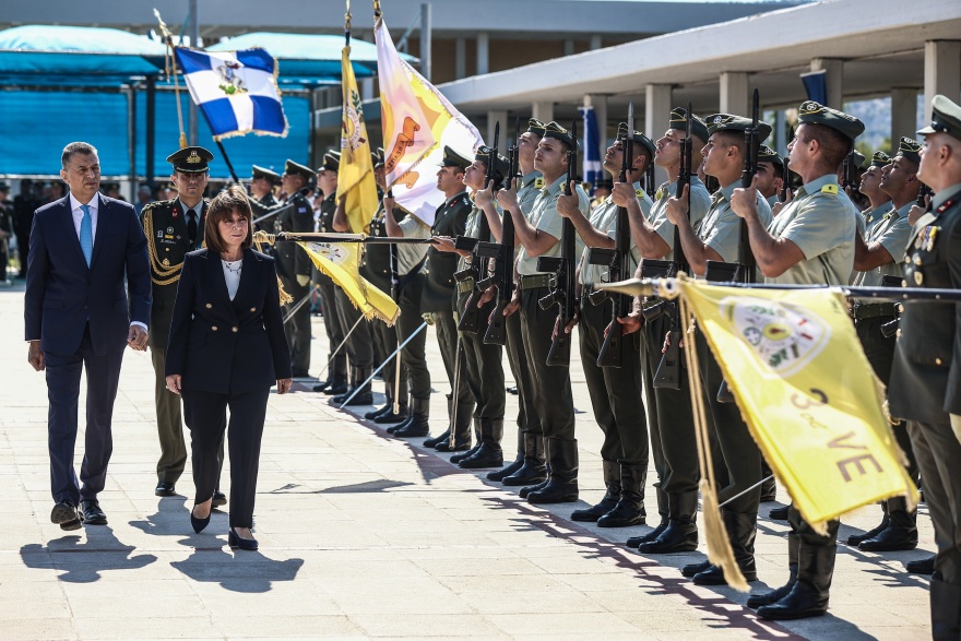 Σχολή Ευελπίδων: Σακελλαροπούλου και Στεφανής στην τελετή αποφοίτησης των νέων ανθυπολοχαγών