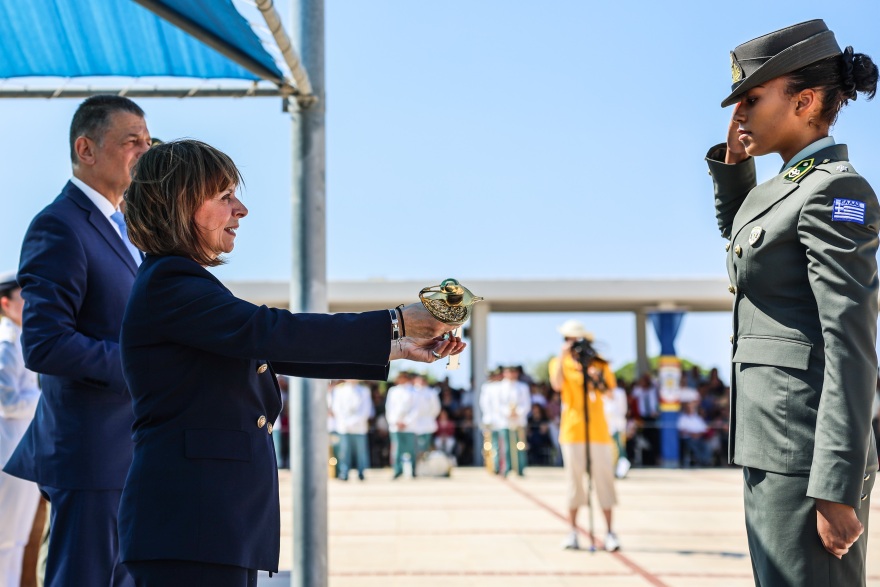 Σχολή Ευελπίδων: Σακελλαροπούλου και Στεφανής στην τελετή αποφοίτησης των νέων ανθυπολοχαγών
