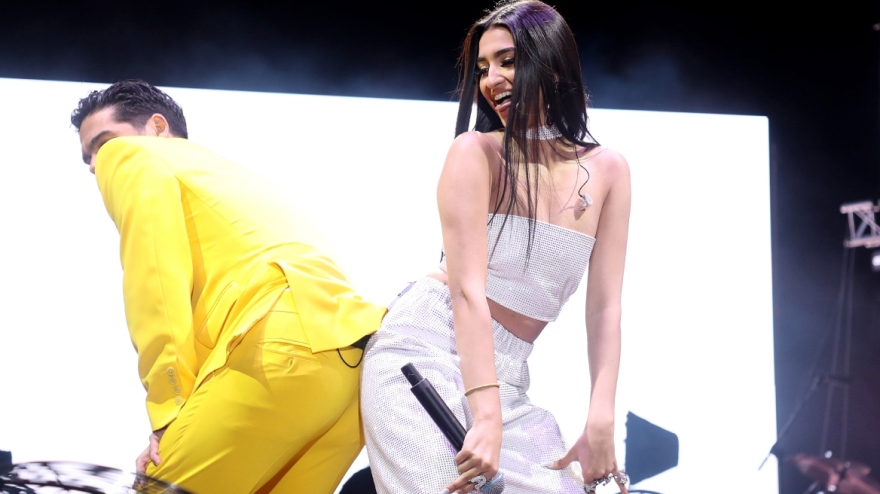 Γαρυφαλλιά Καληφώνη: Στη συναυλία του συντρόφου της, Χρήστου Μάστορα - Δείτε φωτογραφίες και βίντεο