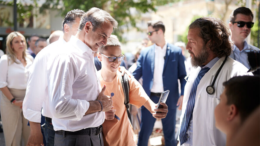 Εκλογές 2023 - Ο Κυριάκος Μητσοτάκης έκανε επίσκεψη στο Παλαιό Φάληρο – Δείτε φωτογραφίες