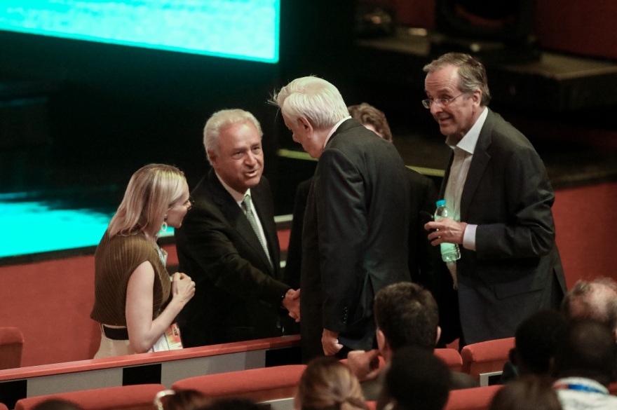 Στην Αθήνα ο Ομπάμα - «Να συμμαχήσουμε για να χτίσουμε πάνω στα ερείπια... αυτό είναι η Δημοκρατία»