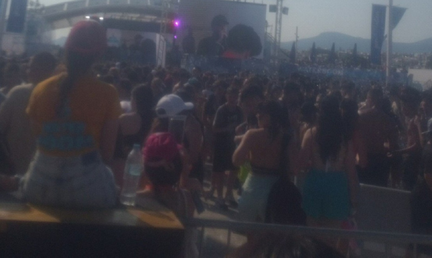 Waterboom Festival: Σκηνές πανικού, έπεσαν δακρυγόνα στις εξέδρες - Παιδιά κινδύνεψαν να ποδοπατηθούν (βίντεο)