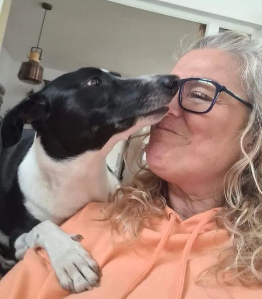 Βρετανία: Σκύλος έσωσε τη ζωή της ιδιοκτήτριάς του - Πώς τη βοήθησε να βρει ότι έχει καρκίνο