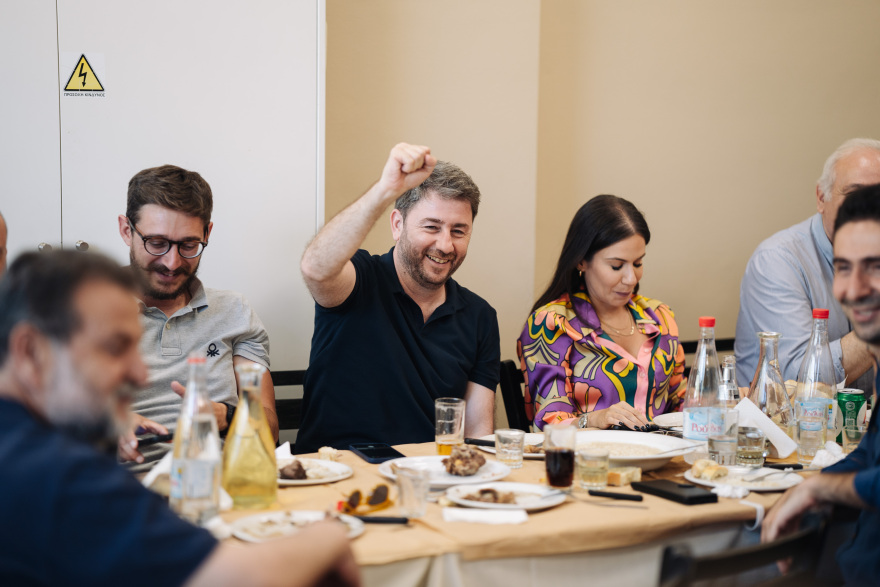 Εκλογές 2023: Γεύμα με στελέχη του ΠΑΣΟΚ - ΚΙΝΑΛ στην Κρήτη είχε ο Νίκος Ανδρουλάκης - Δείτε βίντεο και φωτογραφίες