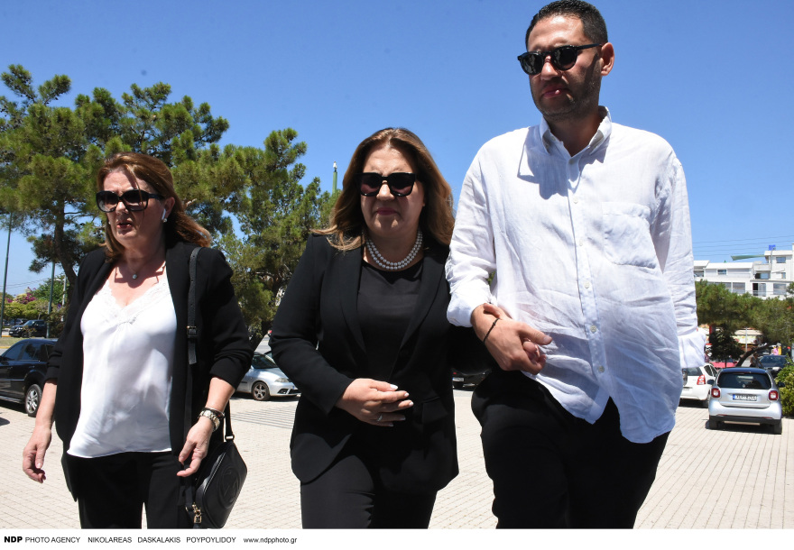 Δέσποινα Μοιραράκη: Συγκινημένη στο μνημόσυνο του συζύγου της, Γιάννη Κοντούλη