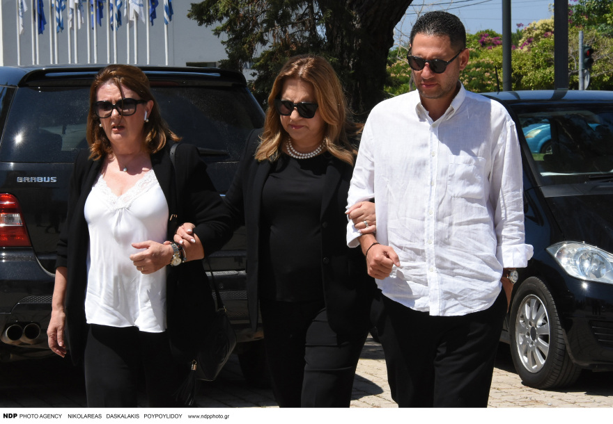 Δέσποινα Μοιραράκη: Συγκινημένη στο μνημόσυνο του συζύγου της, Γιάννη Κοντούλη