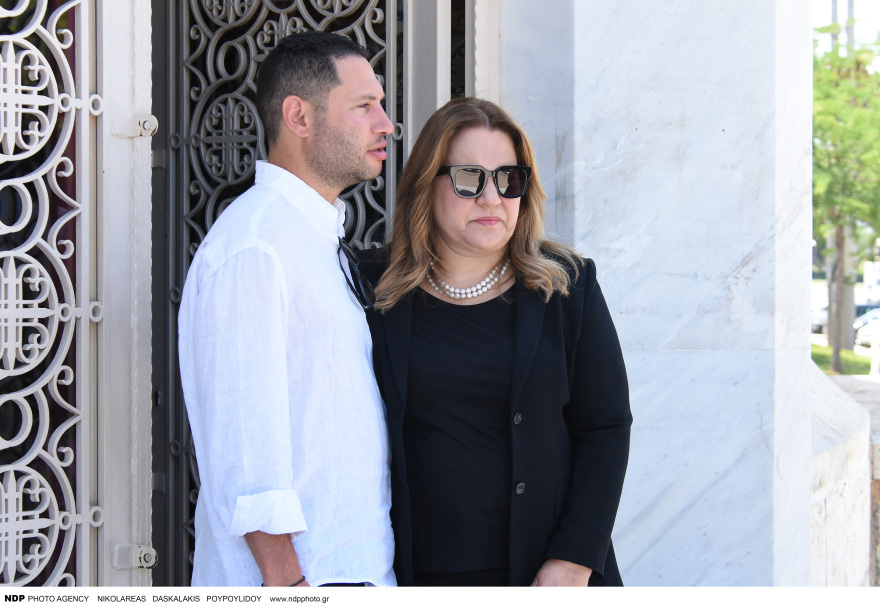 Δέσποινα Μοιραράκη: Συγκινημένη στο μνημόσυνο του συζύγου της, Γιάννη Κοντούλη