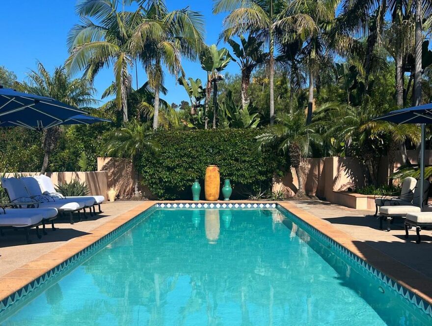 Κόρτνεϊ Καρντάσιαν: Ποζάρει με μπικίνι στις αρχές της εγκυμοσύνης της 