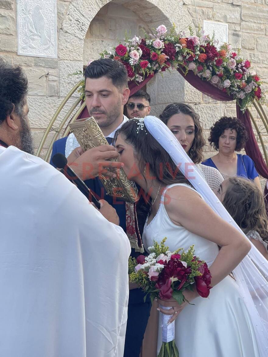 Κρήτη: Ο έρωτας με την Τουρκάλα που «έσπασε» τα σύνορα - Η βάφτιση, το μωράκι και ο λαμπερός γάμος (βίντεο)