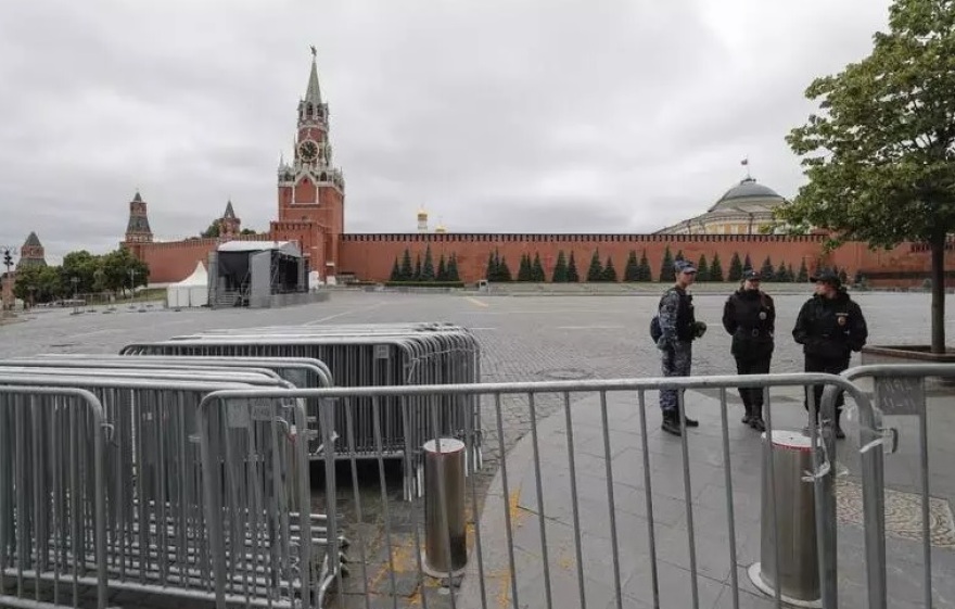 Εμφύλιος Wagner - Πούτιν:  Απαγορεύτηκαν οι μαζικές εκδηλώσεις - Στο Κρεμλίνο παραμένει ο Πούτιν