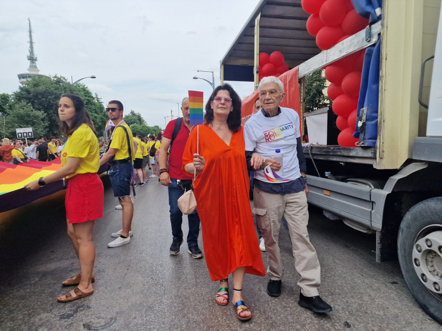 11ο Thessaloniki Pride: Ξεκίνησε η «πορεία υπερηφάνειας» με χορό, τραγούδια και σημαίες του ουράνιου τόξου (φωτογραφίες)