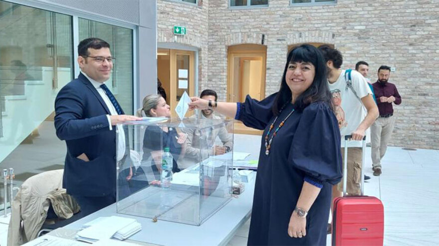 Σήμερα ψηφίζουν οι Έλληνες του εξωτερικού - Ανοιξαν οι κάλπες