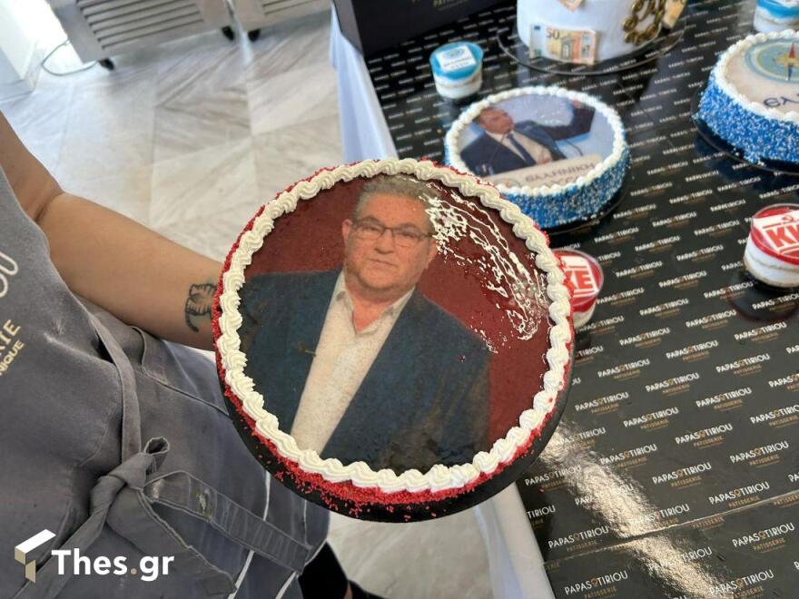 Εκλογές 2023 - Θεσσαλονίκη: Ανάρπαστες οι τούρτες με τα πρόσωπα των πολιτικών αρχηγών - Δείτε φωτογραφίες