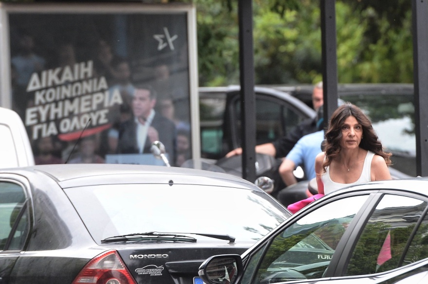 Εκλογές 2023 - ΣΥΡΙΖΑ: Από το σπίτι παρακολούθησε τα exit polls ο Τσίπρας