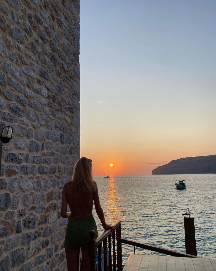 Μαίρη Βιτινάρος: Ποζάρει στη θάλασσα με ένα μαύρο μπικίνι 