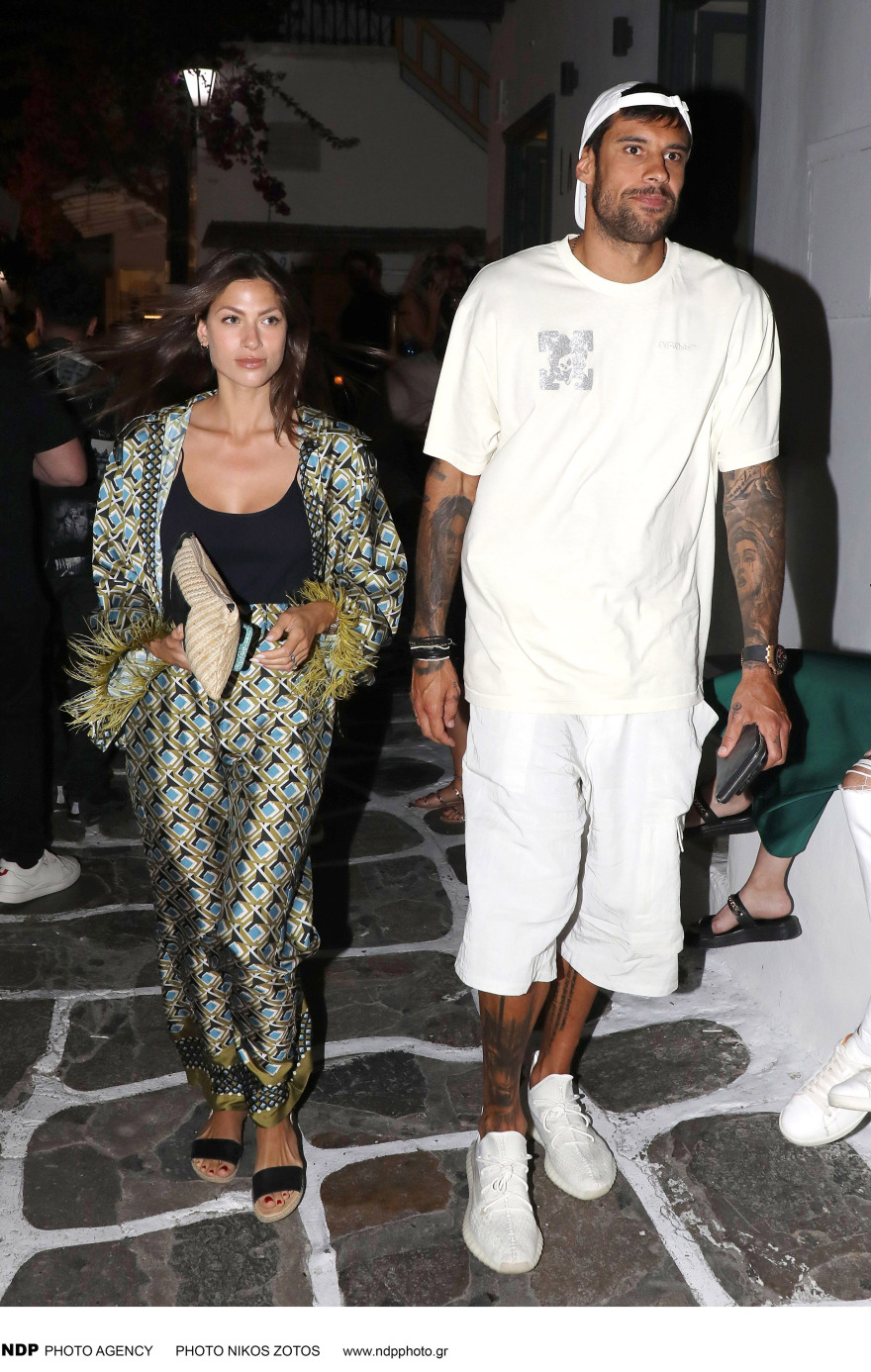 Γιώργος Πρίντεζης - Στέλλα Κωστοπούλου: Η βόλτα τους στα σοκάκια της Μυκόνου - Δείτε φωτογραφίες