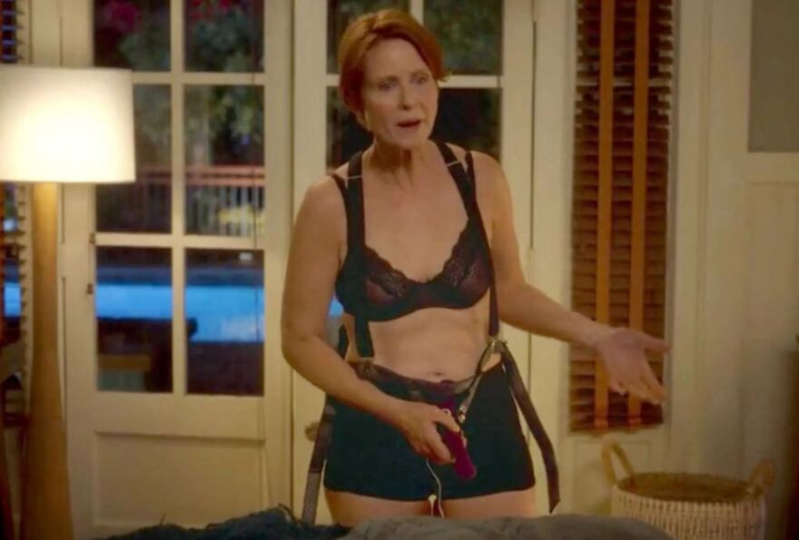 Σίνθια Νίξον για το And Just Like That: «Ήμουν πρόθυμη να γυρίσω σκηνές σεξ»