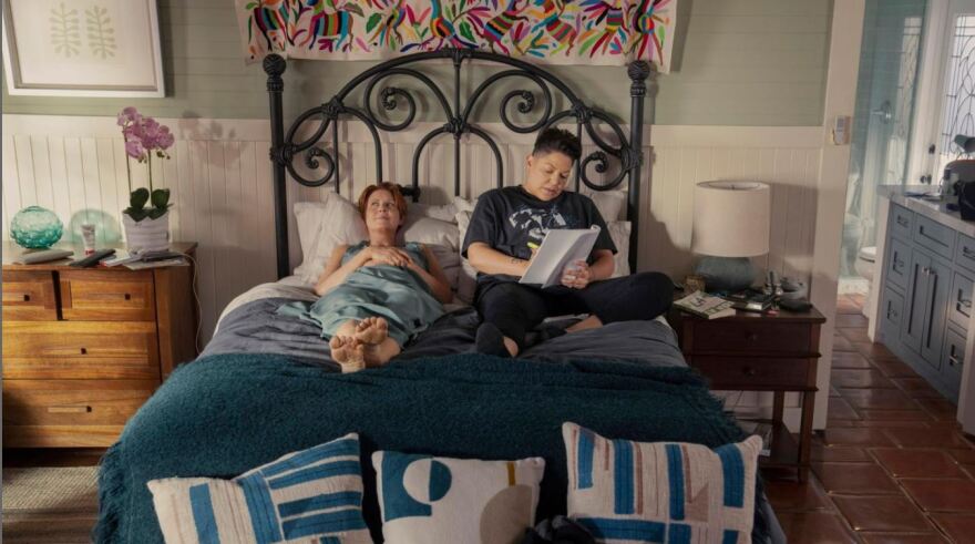 Σίνθια Νίξον για το And Just Like That: «Ήμουν πρόθυμη να γυρίσω σκηνές σεξ»